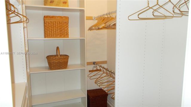 13705 SW 12th St 401B, Pembroke Pines, FL 33027