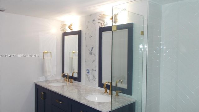 13705 SW 12th St 401B, Pembroke Pines, FL 33027