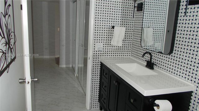 13705 SW 12th St 401B, Pembroke Pines, FL 33027