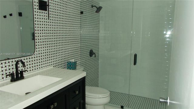 13705 SW 12th St 401B, Pembroke Pines, FL 33027