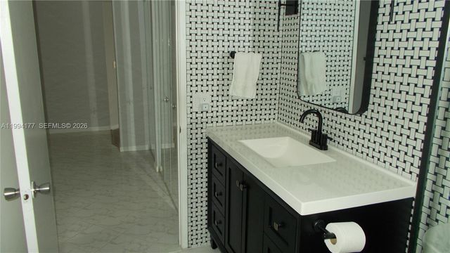 13705 SW 12th St 401B, Pembroke Pines, FL 33027