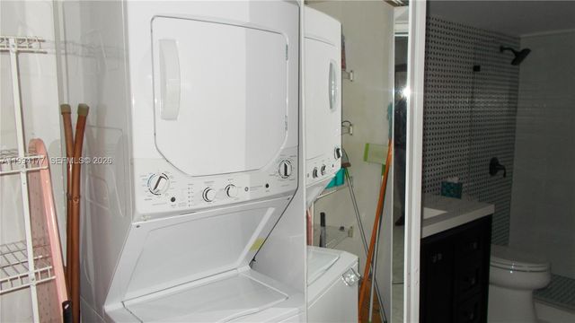 13705 SW 12th St 401B, Pembroke Pines, FL 33027