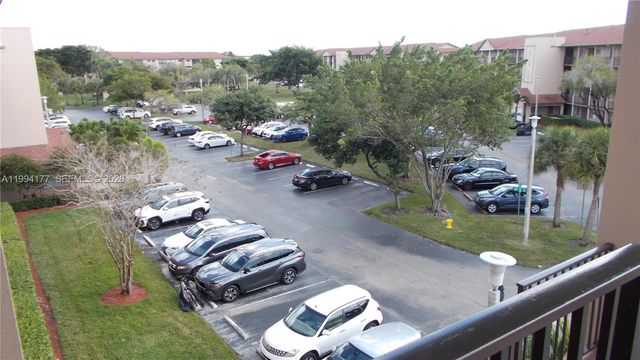 13705 SW 12th St 401B, Pembroke Pines, FL 33027