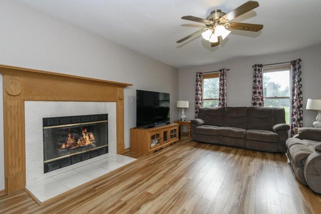 N75W28050 Schmidt LANE, Hartland, WI 53029