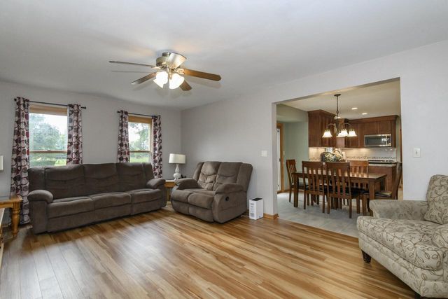 N75W28050 Schmidt LANE, Hartland, WI 53029