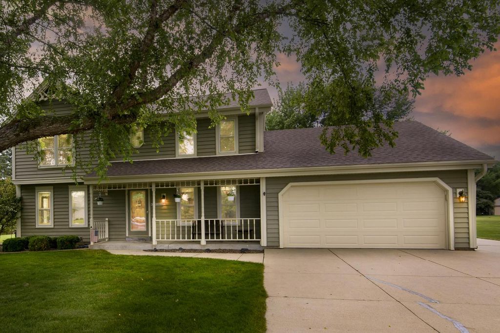 N75W28050 Schmidt LANE, Hartland, WI 53029