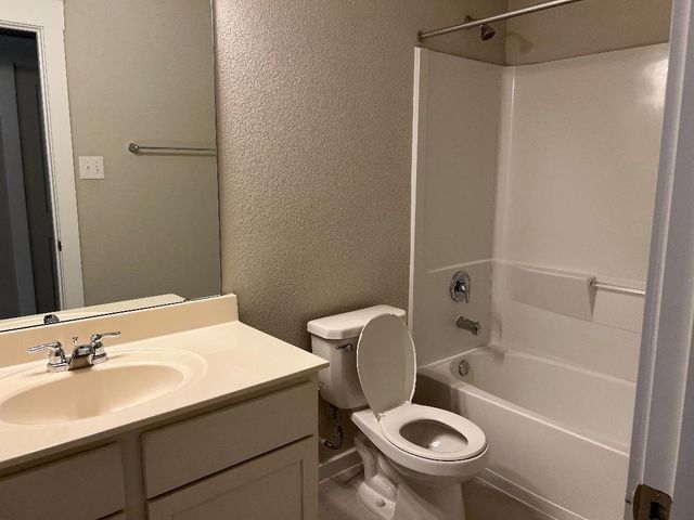 218 Sintra Lake Way, Rosenberg, TX 77469