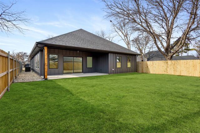 128 Cottonwood Street, Fort Worth, TX 76111