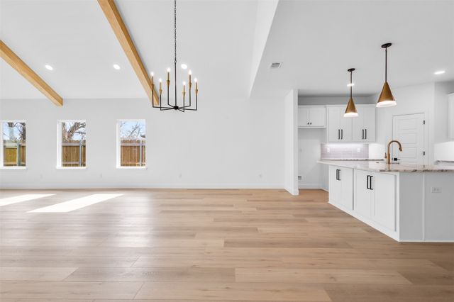 128 Cottonwood Street, Fort Worth, TX 76111