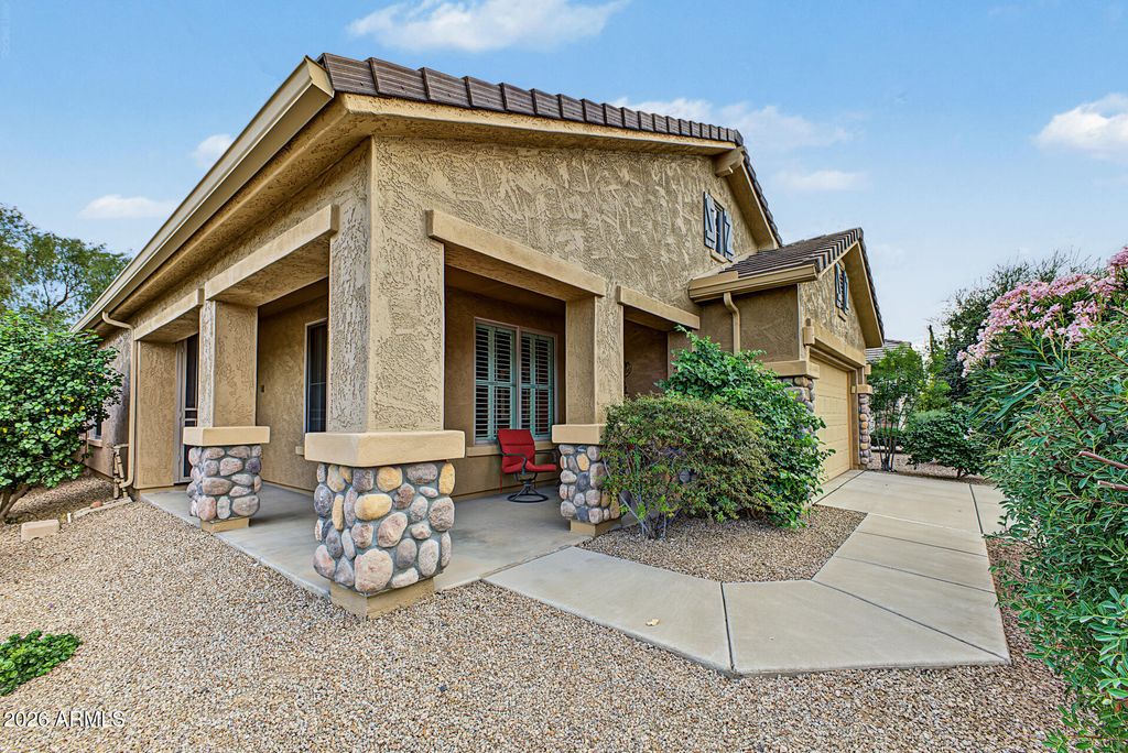241 W SUMMIT Circle, San Tan Valley, AZ 85143 — photo 2