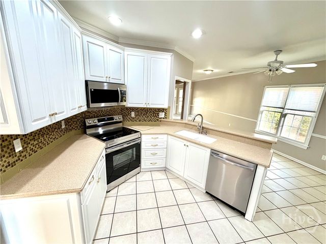 6 Oak Park Place, Savannah, GA 31419