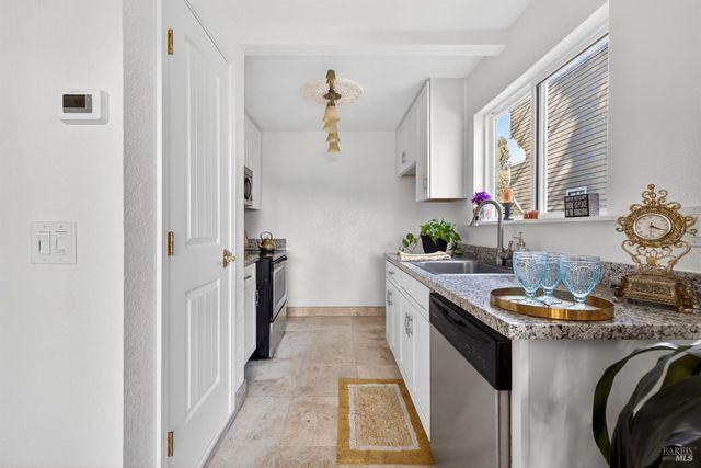 2141 W Steele Ln, Santa Rosa, CA 95403