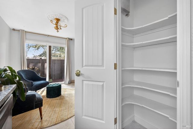 2141 W Steele Ln, Santa Rosa, CA 95403