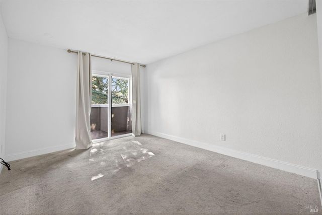 2141 W Steele Ln, Santa Rosa, CA 95403