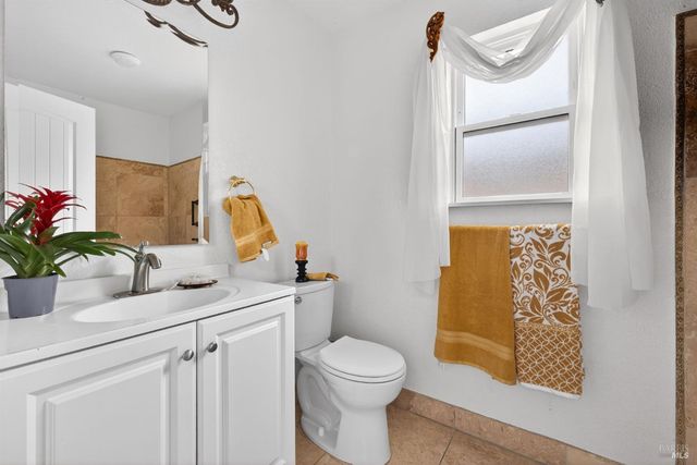 2141 W Steele Ln, Santa Rosa, CA 95403