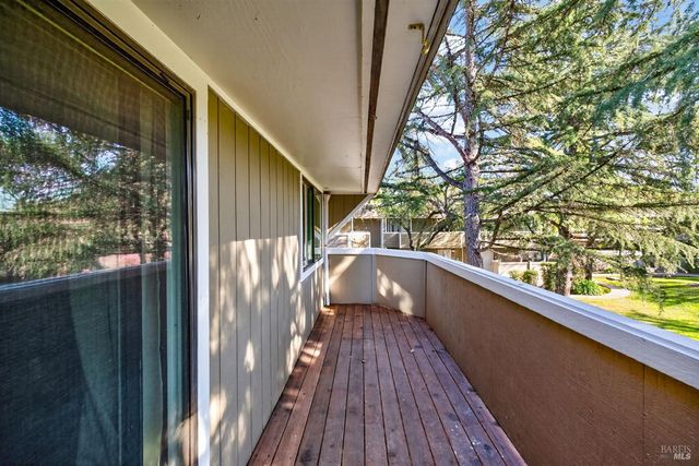 2141 W Steele Ln, Santa Rosa, CA 95403