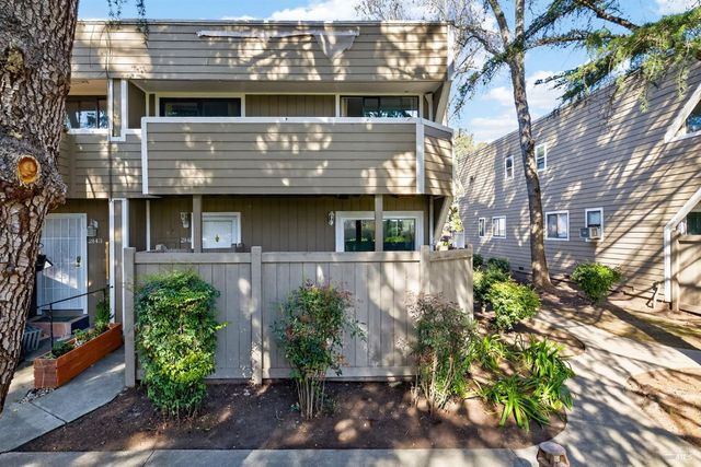 2141 W Steele Ln, Santa Rosa, CA 95403