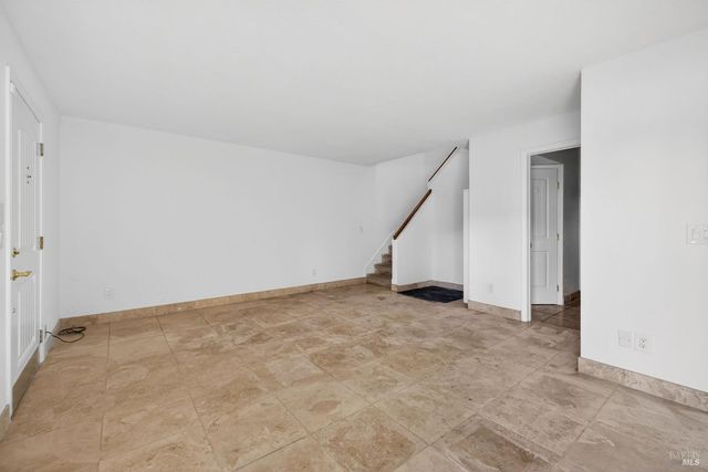 2141 W Steele Ln, Santa Rosa, CA 95403