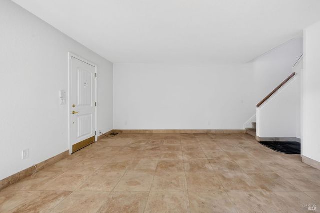 2141 W Steele Ln, Santa Rosa, CA 95403