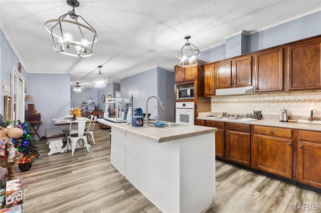 1560 Highway H, Farmington, MO 63640