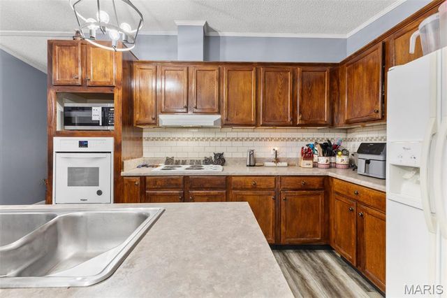 1560 Highway H, Farmington, MO 63640