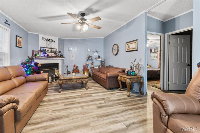 1560 Highway H, Farmington, MO 63640