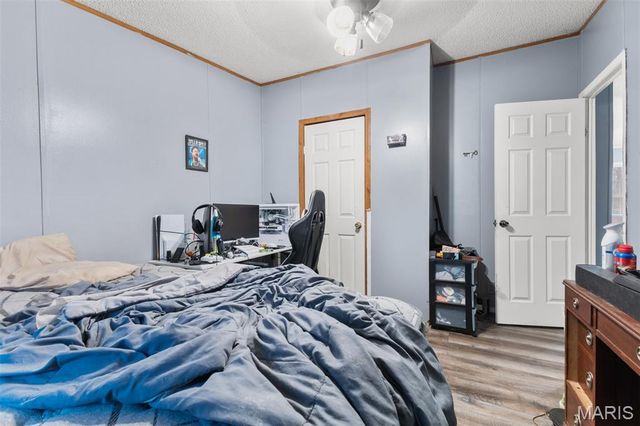 1560 Highway H, Farmington, MO 63640