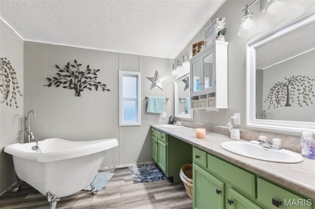 1560 Highway H, Farmington, MO 63640