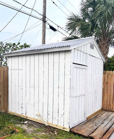 7161 SW 13th St, Pembroke Pines, FL 33023