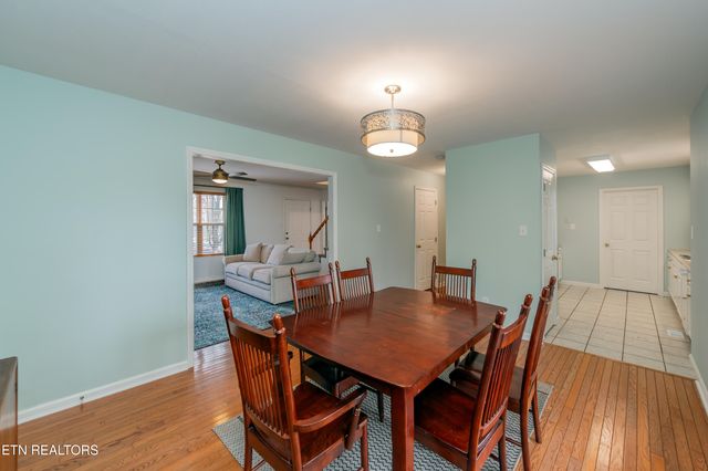 260 Oakwood Estates Drive, Lenoir City, TN 37772