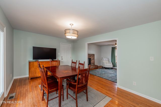 260 Oakwood Estates Drive, Lenoir City, TN 37772