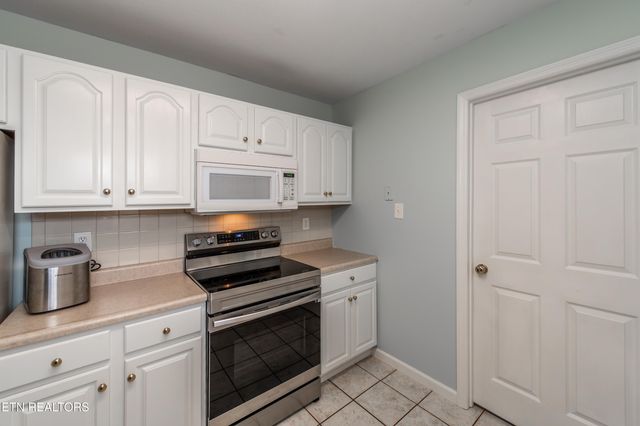 260 Oakwood Estates Drive, Lenoir City, TN 37772