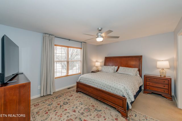 260 Oakwood Estates Drive, Lenoir City, TN 37772