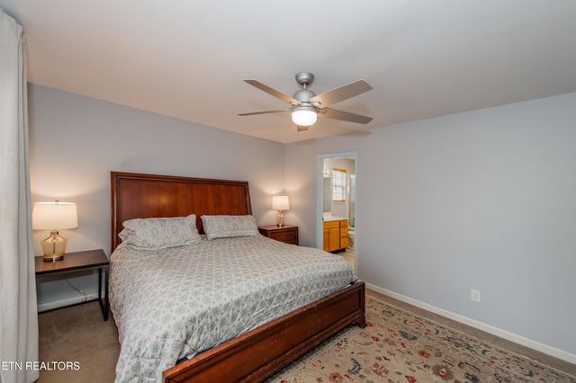 260 Oakwood Estates Drive, Lenoir City, TN 37772