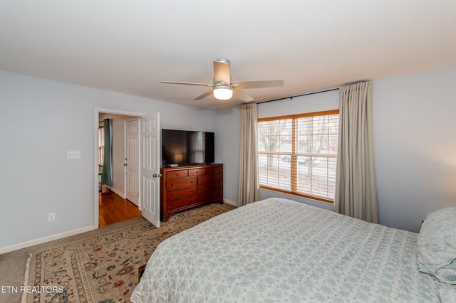 260 Oakwood Estates Drive, Lenoir City, TN 37772