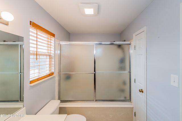 260 Oakwood Estates Drive, Lenoir City, TN 37772