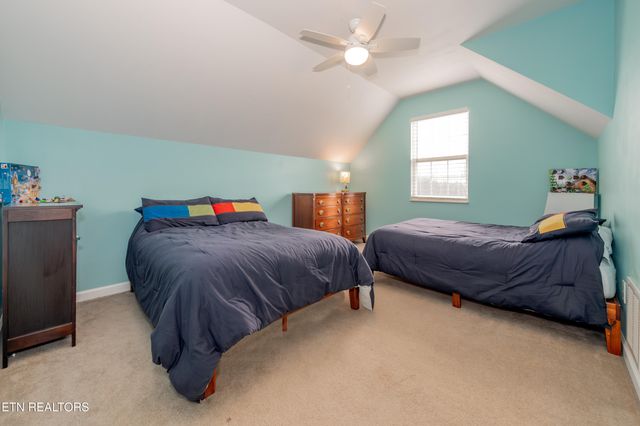 260 Oakwood Estates Drive, Lenoir City, TN 37772