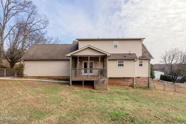 260 Oakwood Estates Drive, Lenoir City, TN 37772