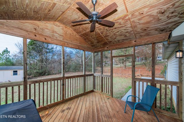 260 Oakwood Estates Drive, Lenoir City, TN 37772