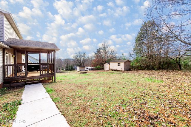260 Oakwood Estates Drive, Lenoir City, TN 37772