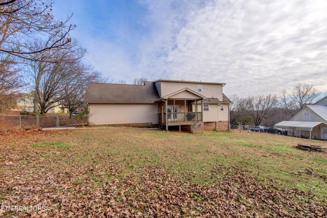 260 Oakwood Estates Drive, Lenoir City, TN 37772