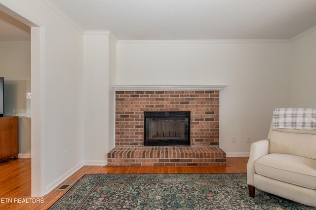 260 Oakwood Estates Drive, Lenoir City, TN 37772