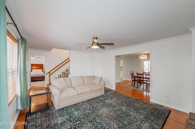 260 Oakwood Estates Drive, Lenoir City, TN 37772