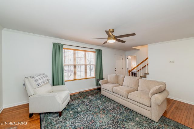 260 Oakwood Estates Drive, Lenoir City, TN 37772