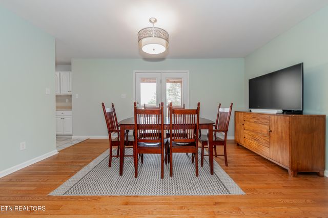 260 Oakwood Estates Drive, Lenoir City, TN 37772