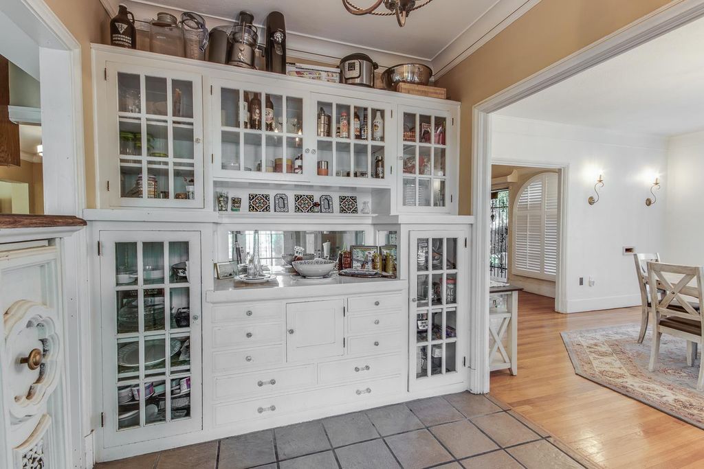 Image 11 of property listing at 1064 N Poplar Avenue, Fresno, CA 93728