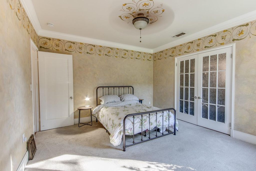 Image 28 of property listing at 1064 N Poplar Avenue, Fresno, CA 93728