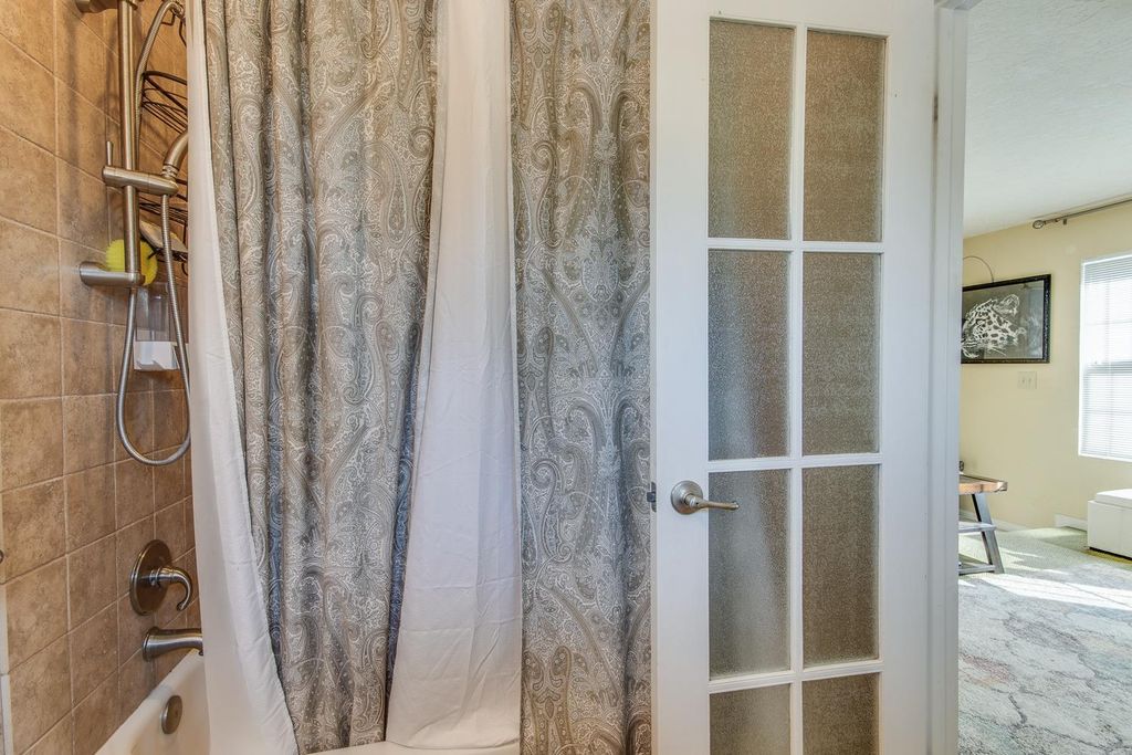Image 33 of property listing at 1064 N Poplar Avenue, Fresno, CA 93728