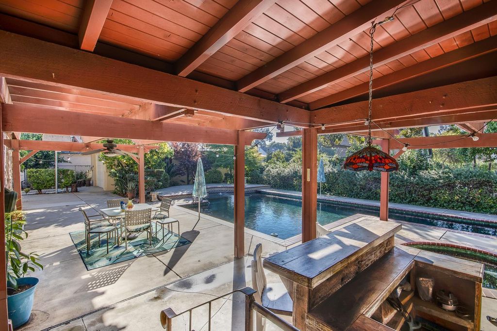 Image 34 of property listing at 1064 N Poplar Avenue, Fresno, CA 93728