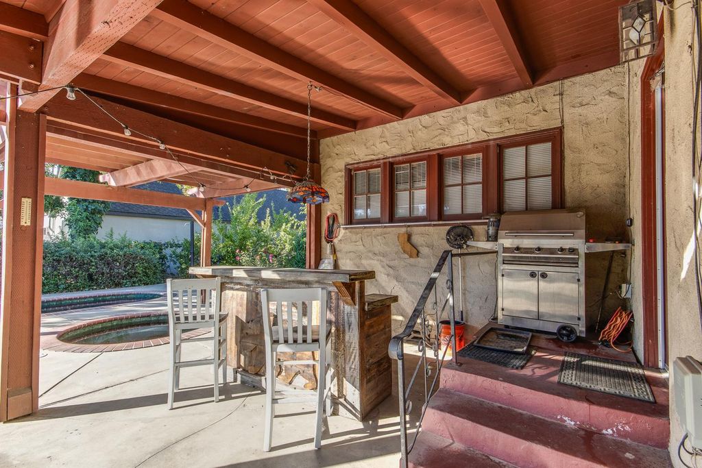 Image 35 of property listing at 1064 N Poplar Avenue, Fresno, CA 93728